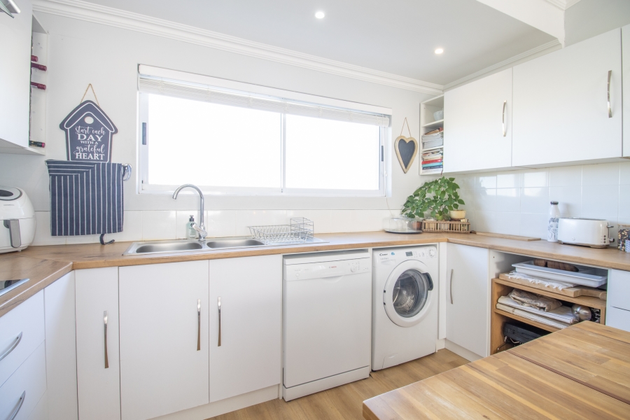 To Let 2 Bedroom Property for Rent in Fish Hoek Western Cape